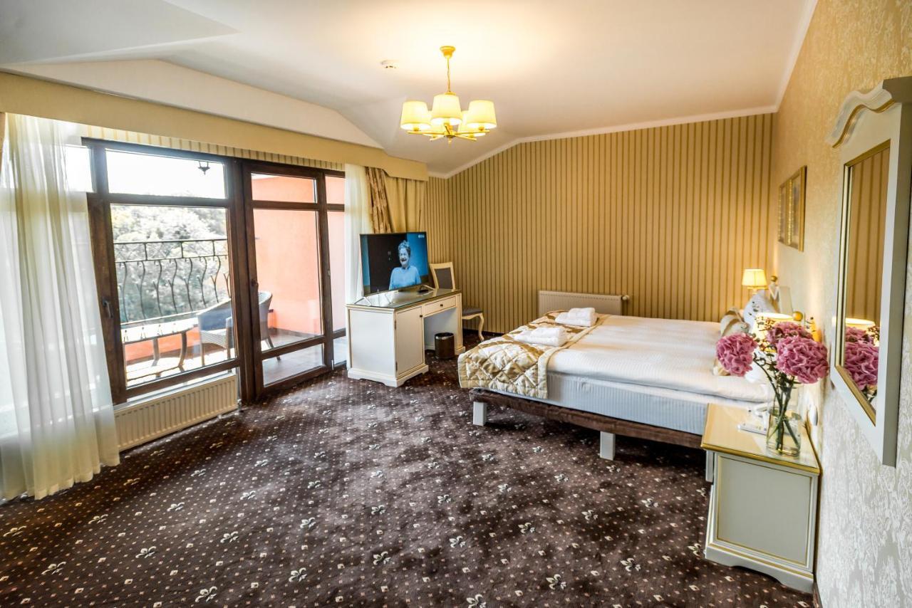 Fenix Town Hotel Vinnitsja Eksteriør billede