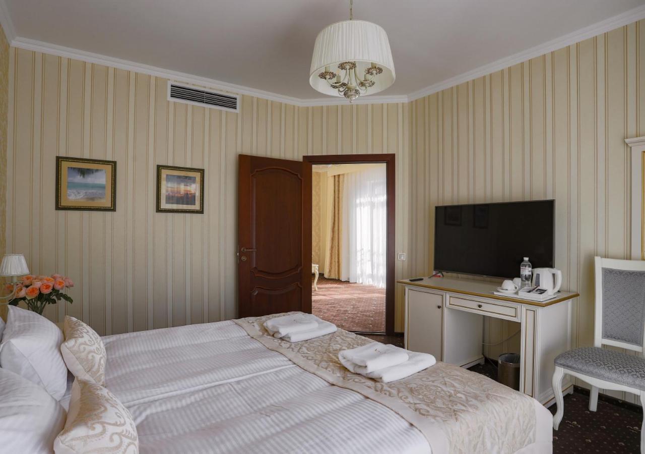 Fenix Town Hotel Vinnitsja Eksteriør billede